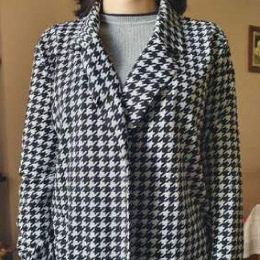 Classic Houndstooth Open Front button detail back - Picture 7 of 10